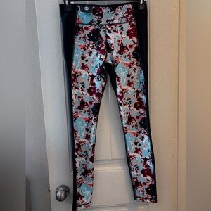 New Under Armour yoga pants black with blue floral medium